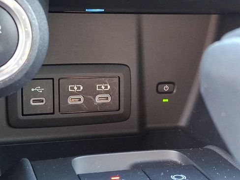 Certified 2024 Toyota Venza XLE AWD/4WD image 19