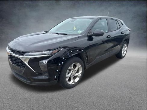 Used 2024 Chevrolet Trax LS w/ LS Convenience Package FWD image 5