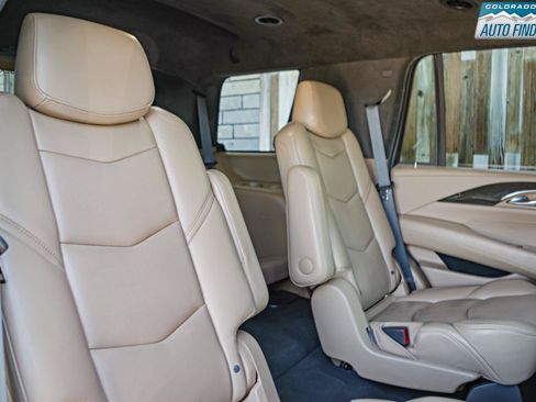 Used 2019 Cadillac Escalade Platinum AWD/4WD image 22