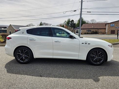 New 2024 Maserati Levante GT Ultima image 18