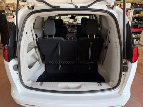 Used 2024 Chrysler Voyager LX FWD image 10