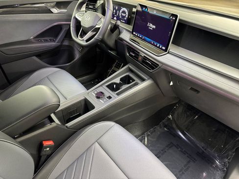 New 2026 Volkswagen Tiguan SE R-Line AWD/4WD image 15