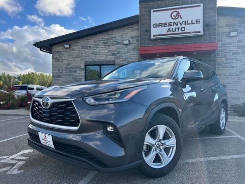 Used 2021 Toyota Highlander LE image 1
