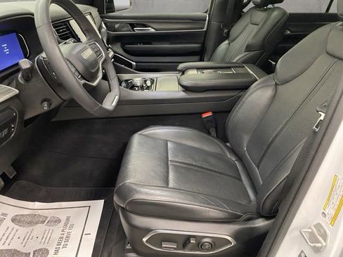 Used 2023 Jeep Wagoneer Series II w/ Premium Group I image 17