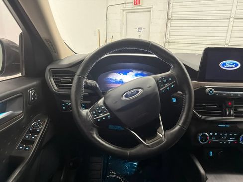 Used 2020 Ford Escape Titanium w/ Titanium Premium Package 2.0 FWD image 22
