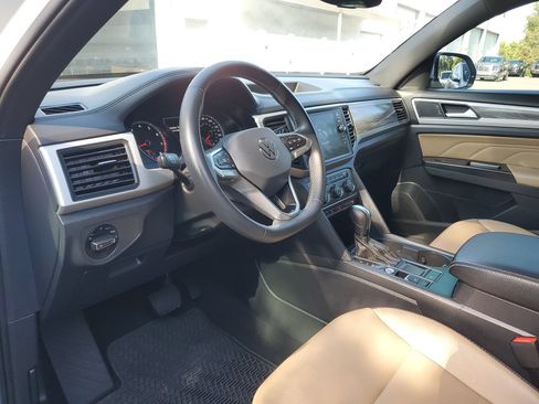Used 2021 Volkswagen Atlas Cross Sport SE FWD image 18