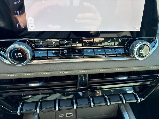 Used 2026 Chevrolet Colorado ZR2 w/ Technology Package AWD/4WD image 19