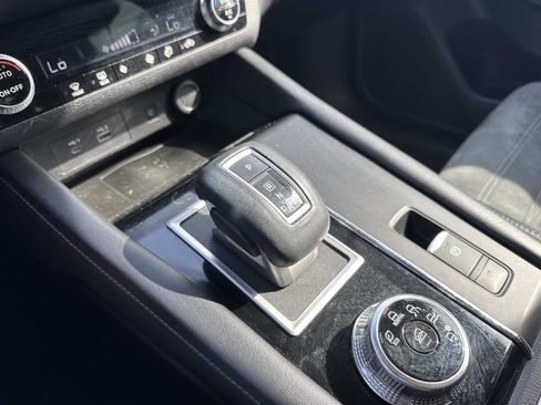 Used 2022 Mitsubishi Outlander SE image 26