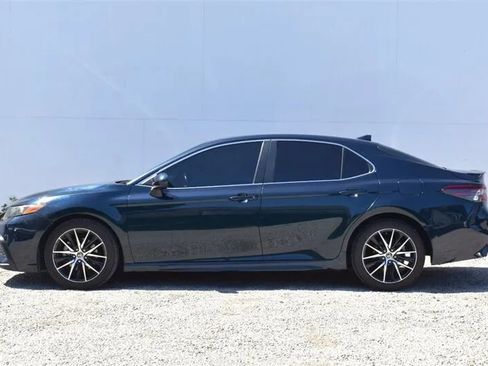 Used 2021 Toyota Camry SE FWD image 9