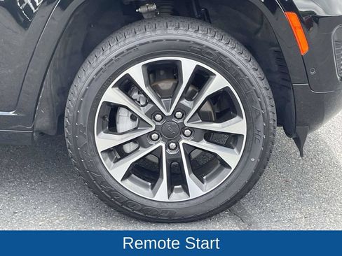 Certified 2023 Jeep Grand Cherokee Overland AWD/4WD image 11