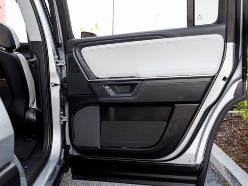 Used 2025 Rivian R1S Adventure image 36