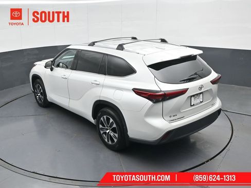 Used 2022 Toyota Highlander XLE image 56