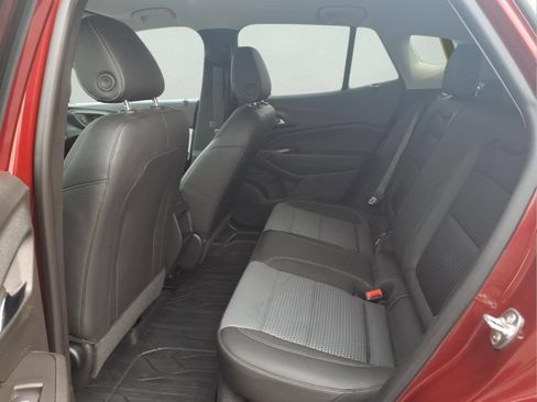 Used 2025 Chevrolet Trax LT w/ LT Convenience Package FWD image 13