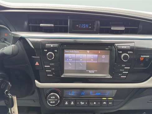 Used 2016 Toyota Corolla LE FWD image 21