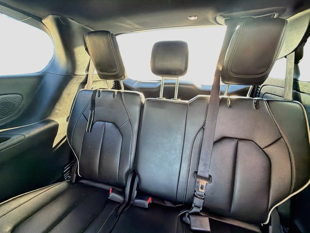 Used 2023 Chrysler Pacifica Limited w/ S Appearance Package FWD image 12