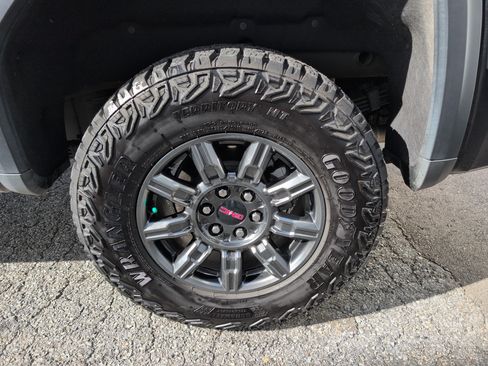 Used 2025 GMC Sierra 1500 AT4X image 8