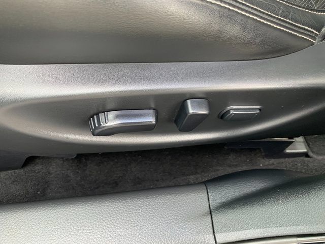 Used 2016 Nissan Maxima Platinum w/ Interior Lighting Package FWD image 26
