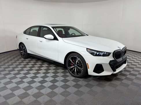 Used 2026 BMW 530i w/ M Sport Package RWD image 6
