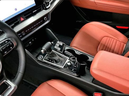 Used 2024 Kia Sportage SX image 13