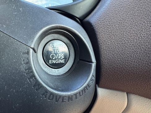 Used 2017 Jeep Renegade Limited image 21