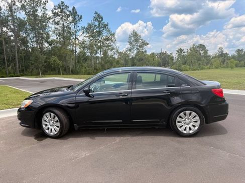 Used 2011 Chrysler 200 LX FWD image 7