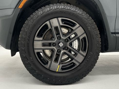 Used 2023 Rivian R1S Adventure image 9