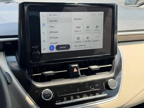 Used 2025 Toyota Corolla LE FWD image 21