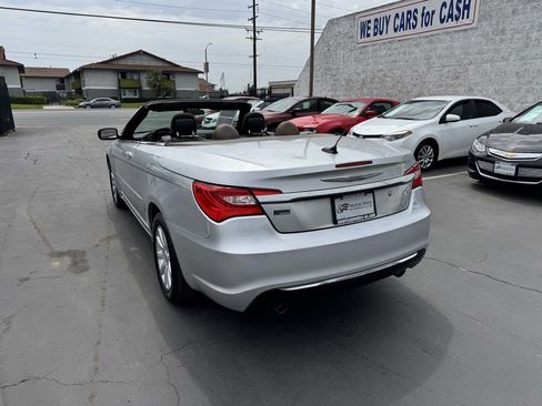 Used 2011 Chrysler 200 Touring FWD image 2