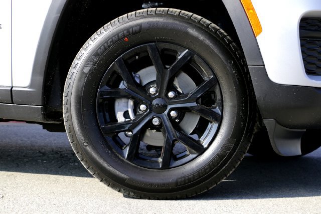New 2025 Jeep Grand Cherokee Altitude RWD image 2