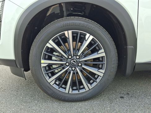 New 2026 Nissan Pathfinder Platinum AWD/4WD image 4