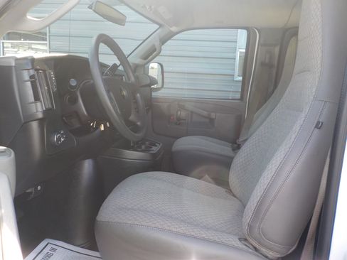 Used 2017 Chevrolet Express 3500 LT w/ LT Preferred Equipment Group RWD image 13