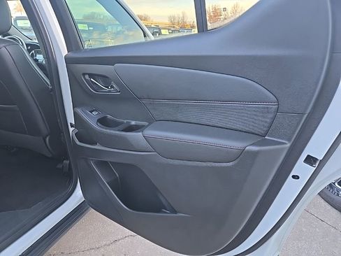 Used 2022 Chevrolet Traverse RS image 76