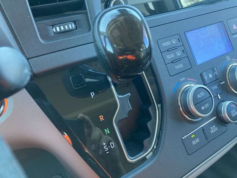 Certified 2020 Toyota Sienna XLE image 23