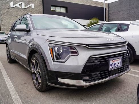 Used 2023 Kia Niro EX Touring image 2