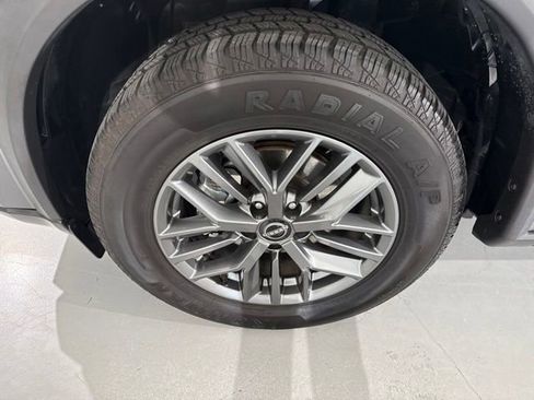 Used 2024 Nissan Rogue S FWD image 5
