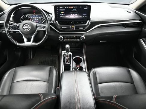 Used 2024 Nissan Altima 2.5 SR w/ SR Premium Package FWD image 13
