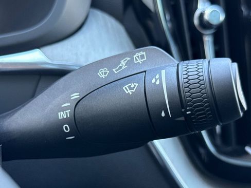 Used 2025 Volvo XC60 B5 Plus image 33