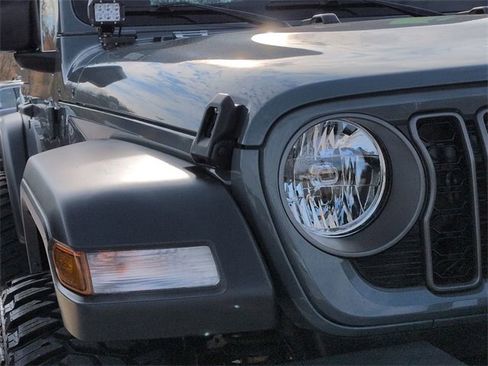 Certified 2025 Jeep Wrangler Sport image 9