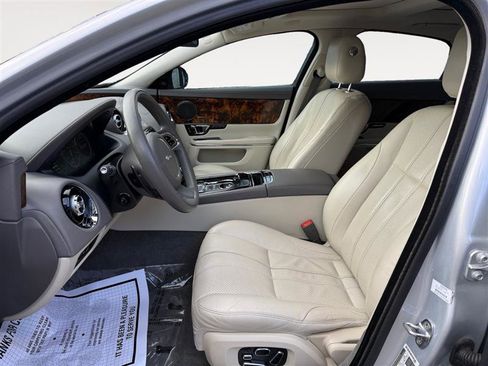 Used 2015 Jaguar XJ image 10