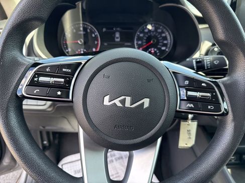 Certified 2023 Kia Forte LXS w/ LXS Technology Package FWD image 28