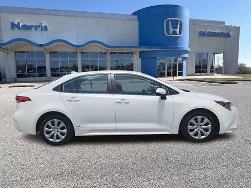 Used 2022 Toyota Corolla LE FWD image 5