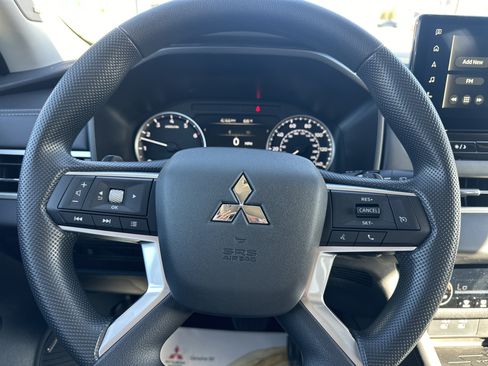 New 2026 Mitsubishi Outlander ES AWD/4WD image 12
