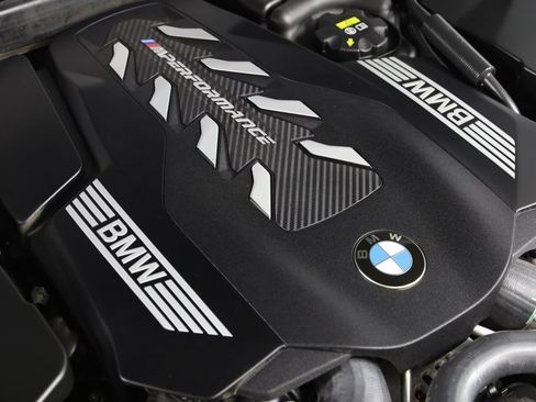 Used 2020 BMW M550i xDrive w/ Premium Package image 22
