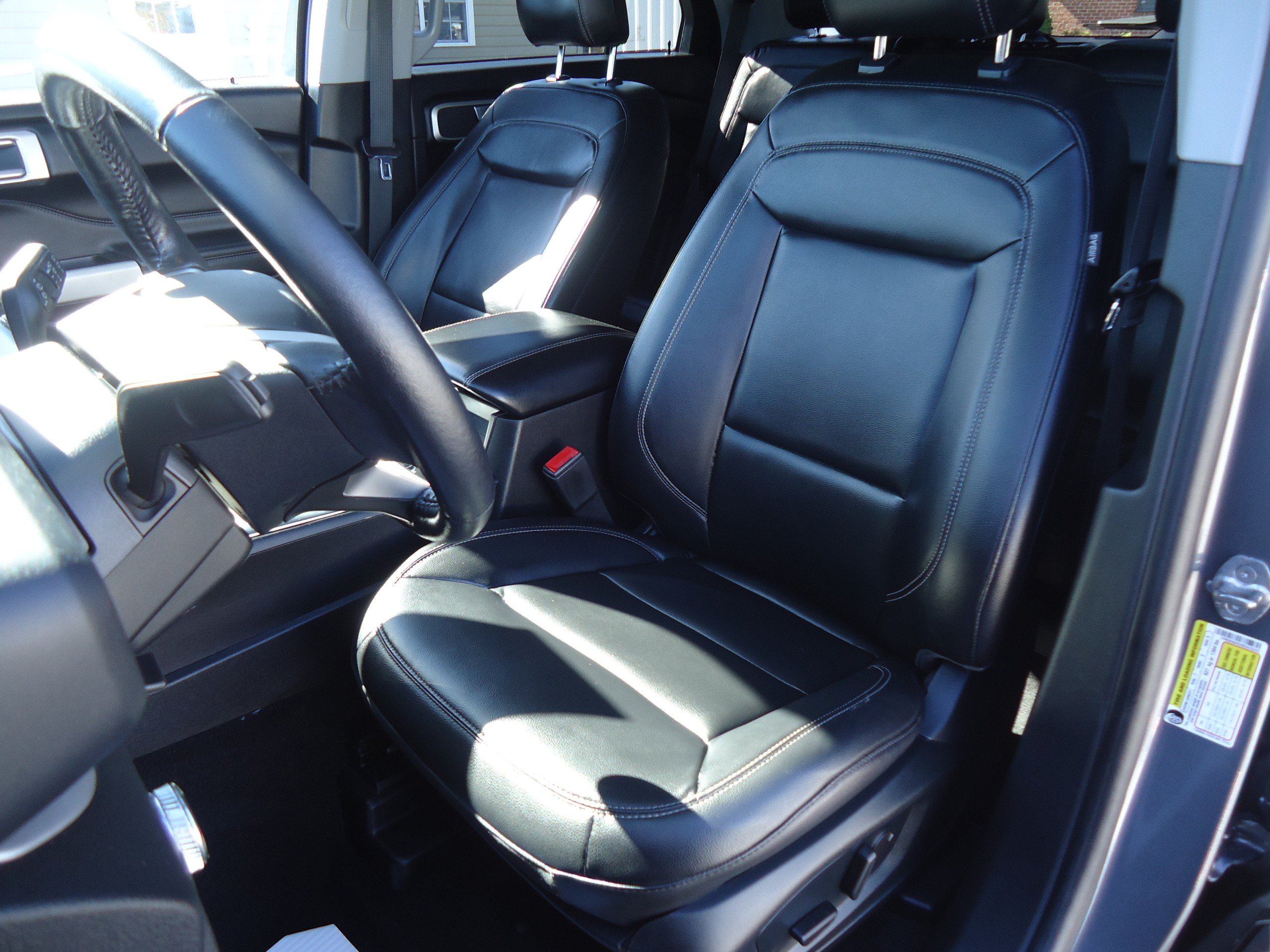Used 2021 Ford Explorer XLT w/ Equipment Group 202A AWD/4WD image 24
