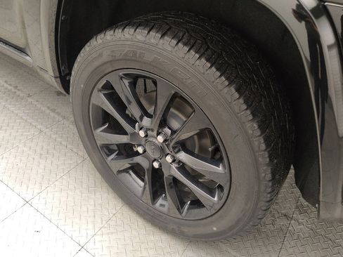 Used 2020 Jeep Grand Cherokee Altitude AWD/4WD image 31