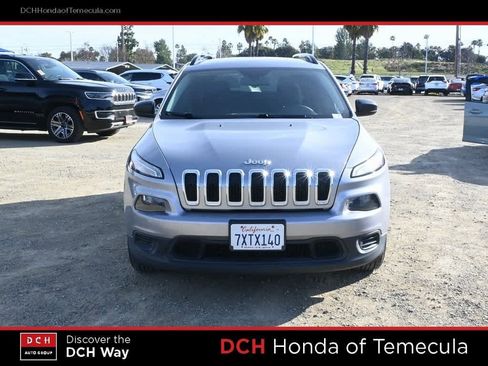 Used 2017 Jeep Cherokee Sport image 2