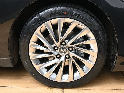 Used 2019 Lexus ES 350 Ultra Luxury w/ Accessory Package 2 FWD image 16