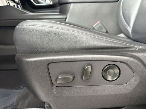 Used 2021 Chevrolet Suburban LT image 28