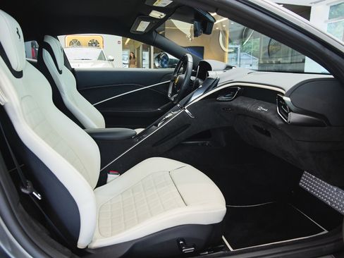 Used 2023 Ferrari Roma image 41