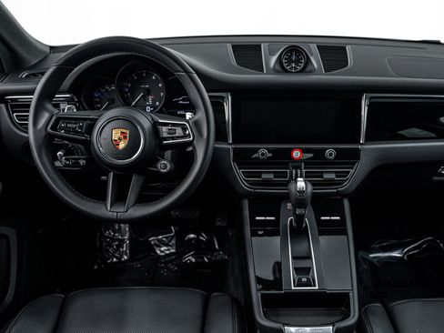 Certified 2026 Porsche Macan image 13